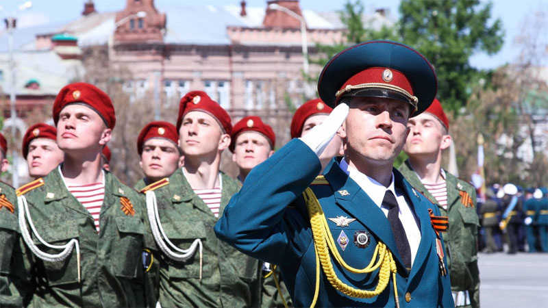 На главной площади Саратова репетируют парад Победы