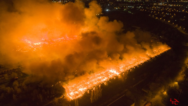 На территории Саратова горел заброшенный элеватор