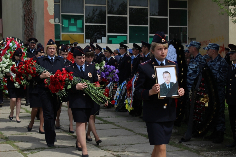 Погибшего в Чечне полицейского Горскова похоронили с воинскими почестями