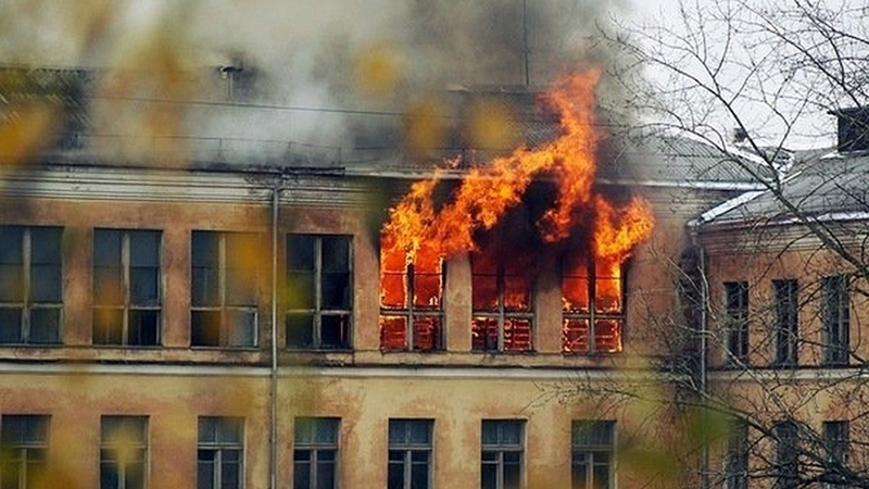 В Заводском районе из горящей школы искусств эвакуировали 30 человек