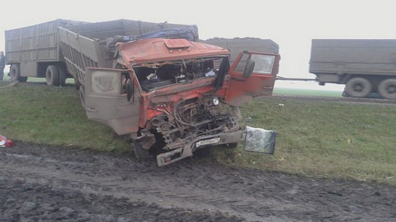 В Балашовском районе автолюбитель устроил массовую аварию с «КамАЗами»