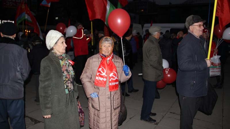 «Революционная» демонстрация саратовских коммунистов началась с задержания пенсионера
