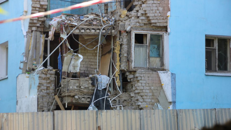 Жильцов рухнувшего общежития выселяют на улицу из санатория