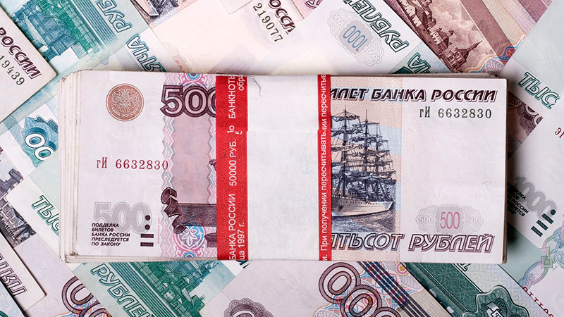 Средняя зарплата чиновников аппарата правительства РФ превысила 240 тысяч