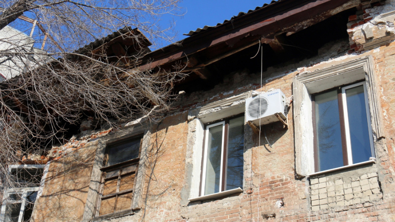 С начала года на территории Саратовской области обрушилось 75 крыш зданий
