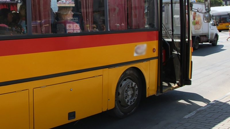 Три пассажирки автобуса №18Д покалечились при резком торможении