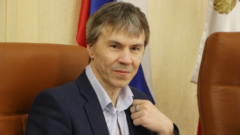 Депутата Рогожина удивили сокращения трат на закупку медоборудования при увеличении доходов