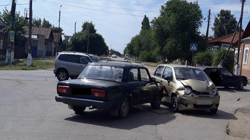 В Хвалынске 81-летний водитель пострадал в массовом ДТП