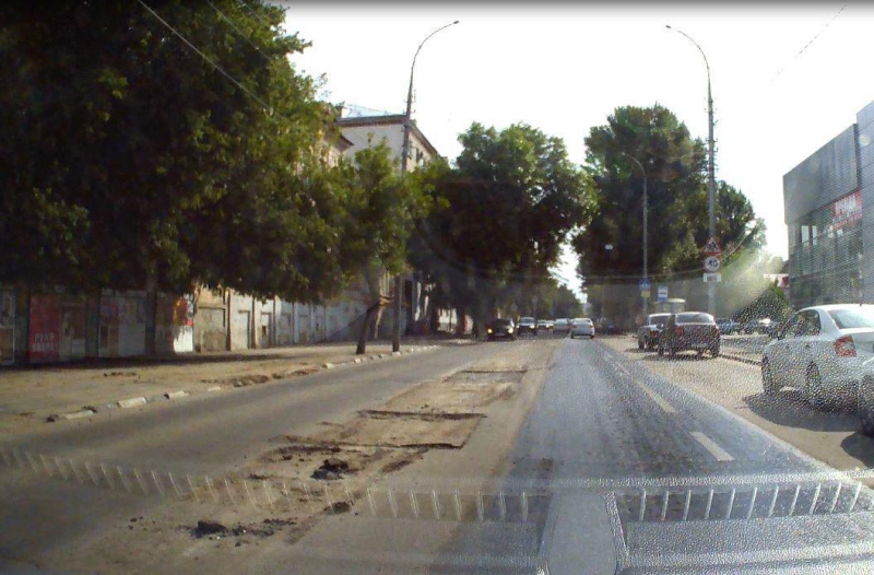 На Чернышевского два мотоциклиста угодили в неогороженную «ловушку» на дороге