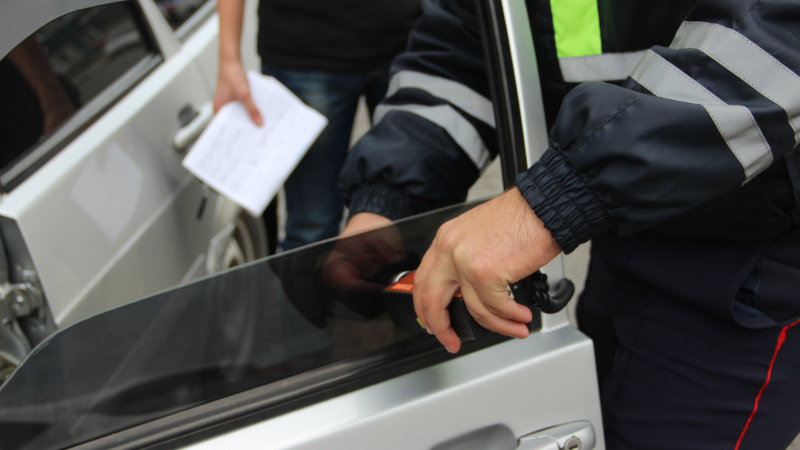 Водителя «Калины» арестовали на 6 суток за отказ снять тонировку