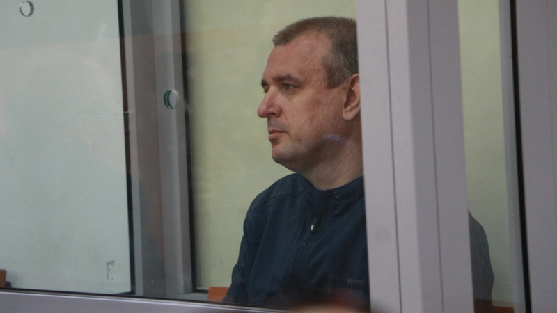 Обвиняемого в коррупции Лобанова в суде поддержала подавшая на развод жена