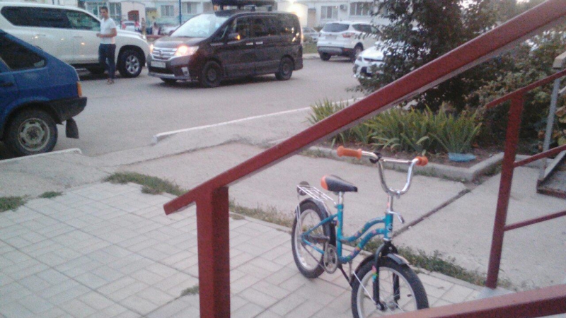 Во дворе на Шуровой горе иномарка сбила пятилетнего велосипедиста 