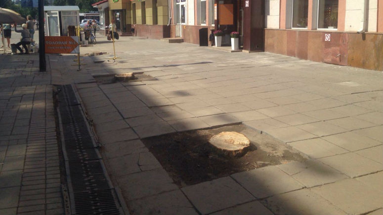 Проспект Кирова в пеньках, один квартал перекрыли