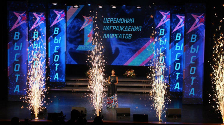Лучшие саратовские педагоги получили по 100 тысяч рублей на фестивале «Поехали!»