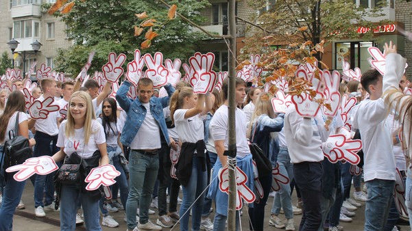 Тысячи первокурсников прошлись по центру Саратова 