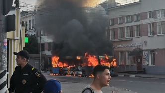 В центре Энгельса сгорел автобус