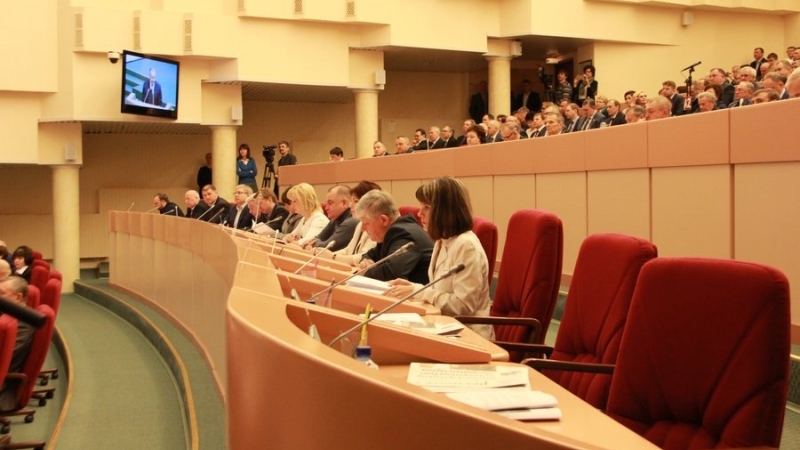 Саратовским депутатам напомнили про грядущие профицитные бюджеты региона