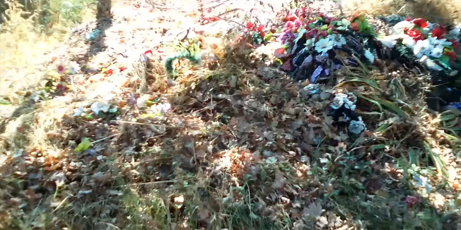 Горожанка сняла на видео заваленное мусором кладбище в Саратовском районе