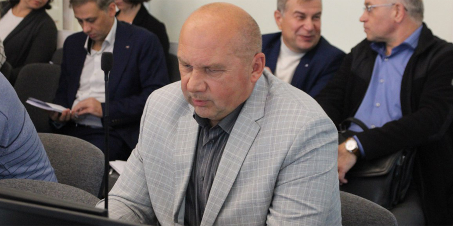 Депутат Комаров обвинил главу комитета по финансам в бездействии: На бюджет вам плевать?