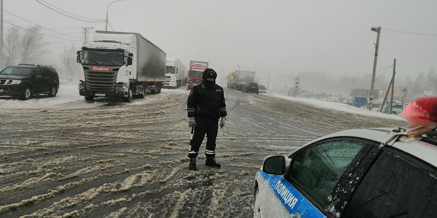 Снегопад. Власти перекрывают федеральную трассу в 3 районах Саратовской области