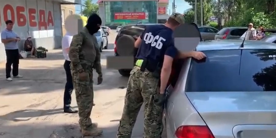 В Балакове ФСБ задержала охранников за кражу военной продукции