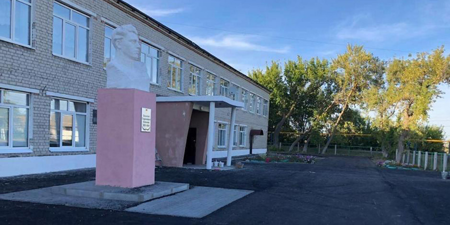 Панков: В Синодском выполнен первый этап реконструкции школьной территории