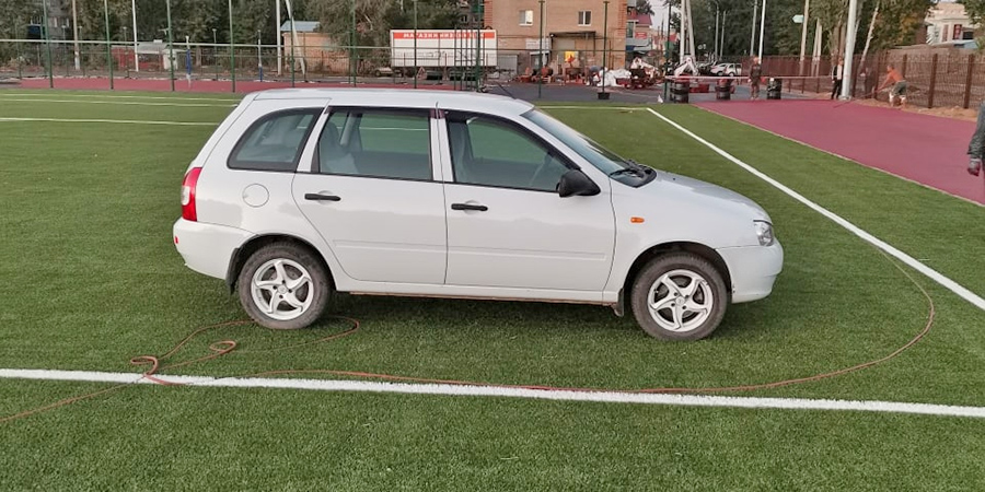В Балакове ГИБДД ищет водителя «Калины» за парковку на футбольное поле