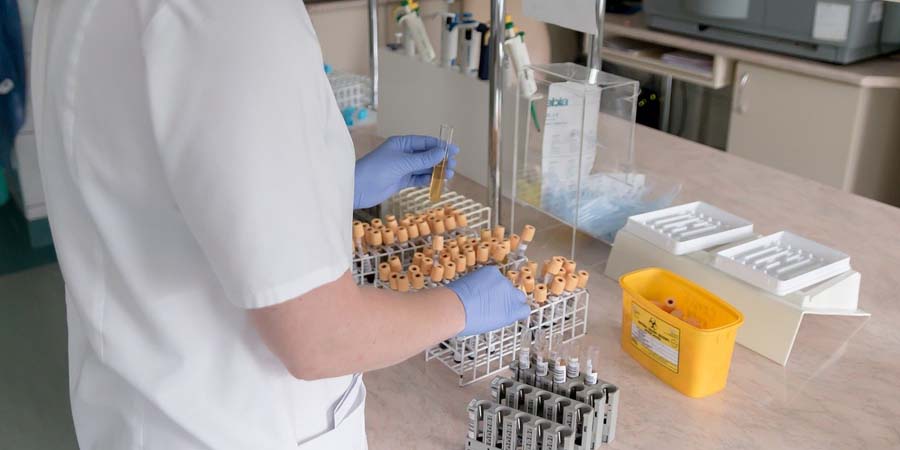 В саратовском минздраве 11 сотрудников заразились коронавирусом