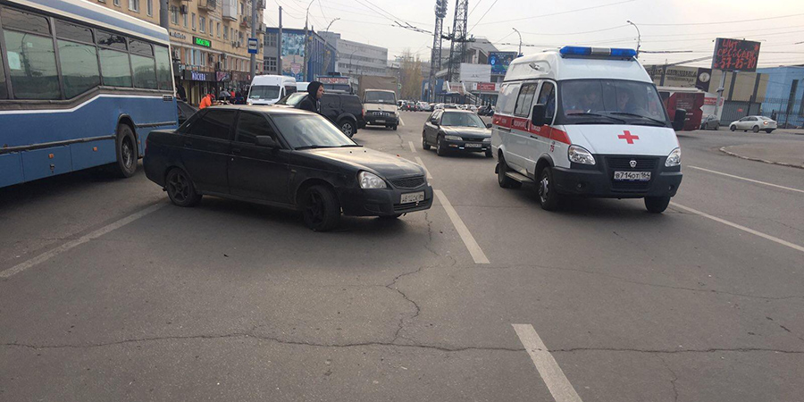Водитель «Приоры» сбил прохожего возле стадиона «Локомотив»