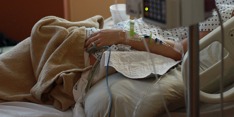 Саратовчанке с пневмонией отказывают в переводе из красноармейской больницы «без врачей»