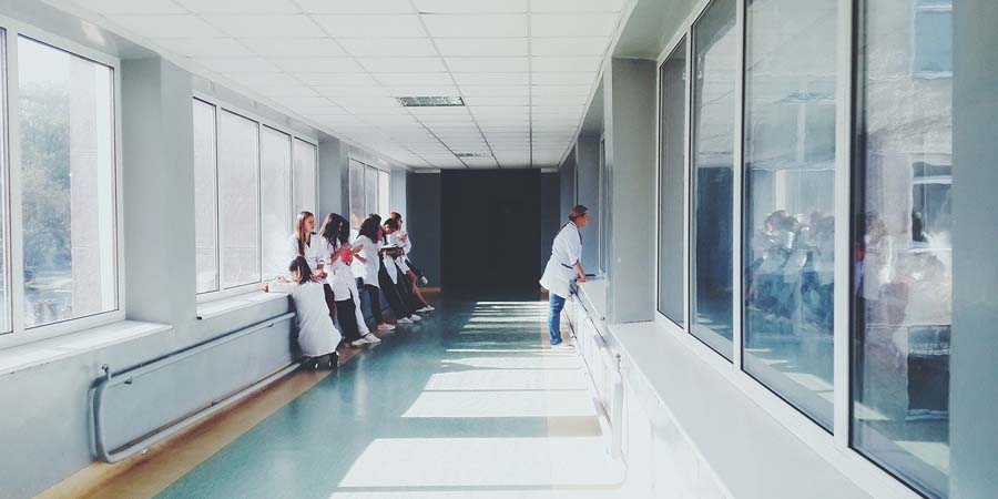 В Саратовской области каждый день госпитализируют по 300 человек в ковидные больницы