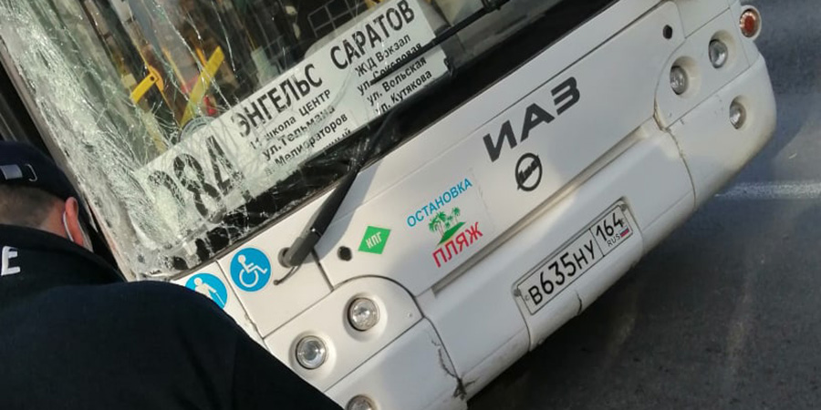 Минтранс проведет проверку столкновения автобуса со столбом в Энгельсе