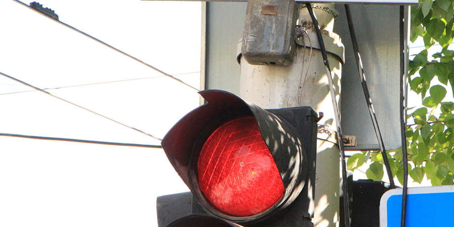 В Саратове на двух перекрестках отключат светофоры