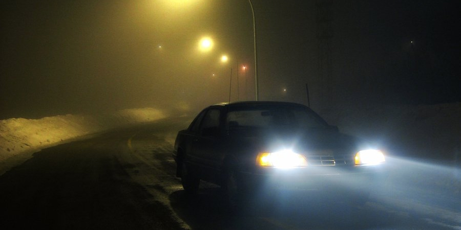 Туман и снег. Саратовских водителей призывают не рисковать на дороге