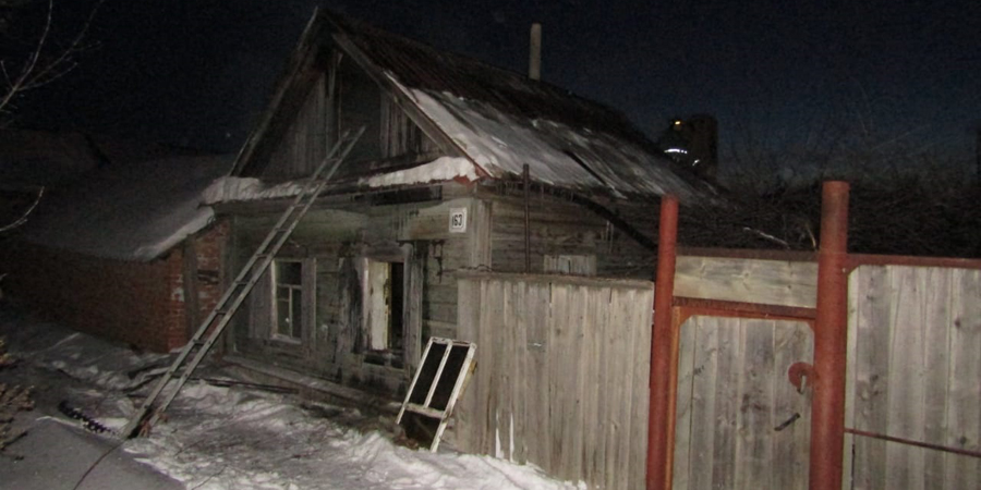 В Пугачеве погибла пенсионерка после возгорания кухонной стены