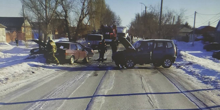 В Ершове водитель внедорожника спровоцировал массовую аварию 