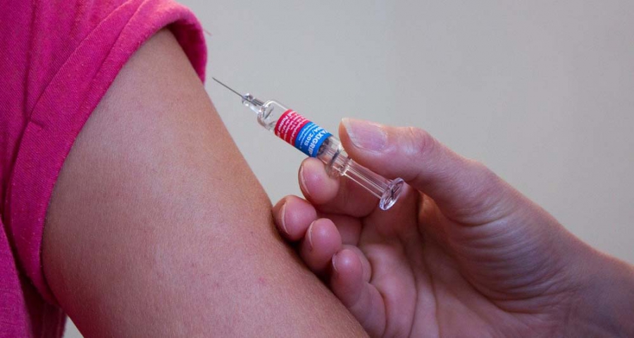 В Саратовскую область привезли более 12 тысяч доз вакцин