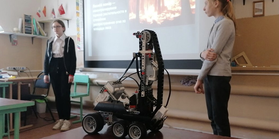 Школьники придумали роботов для тушения пожаров и уборки мусора