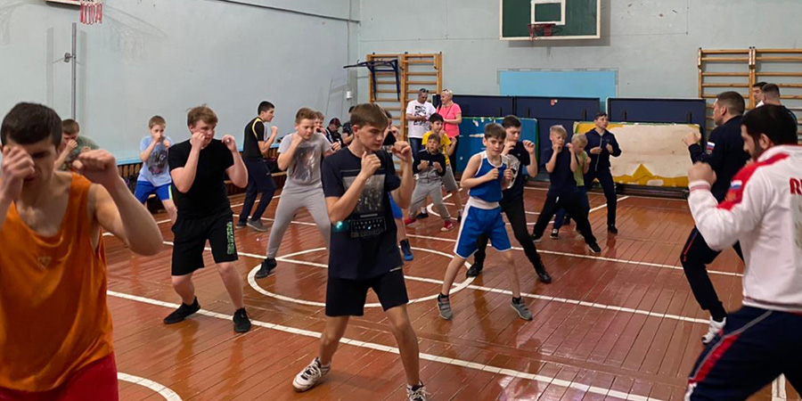 В Базарно-Карабулакском районе обсудили развитие спортивной культуры региона