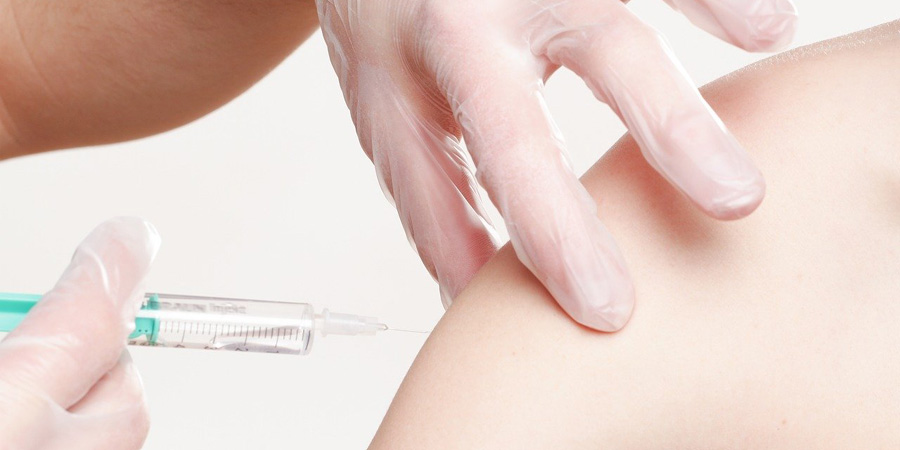 Чиновник назвал процент саратовцев с побочными эффектами от вакцинации