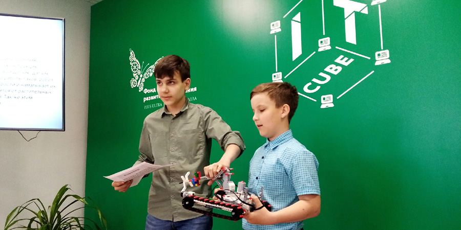 Школьники представили прототип экоробота для очистки русла Хопра