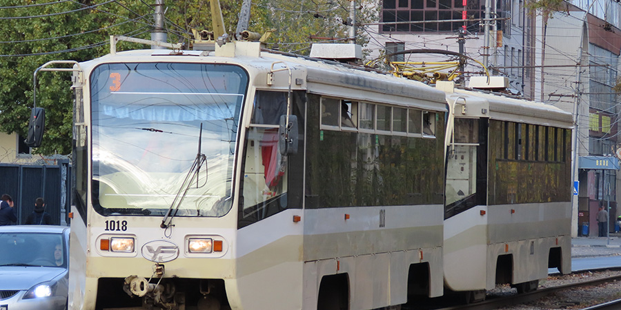 В центре Саратова массово встали трамваи и троллейбусы