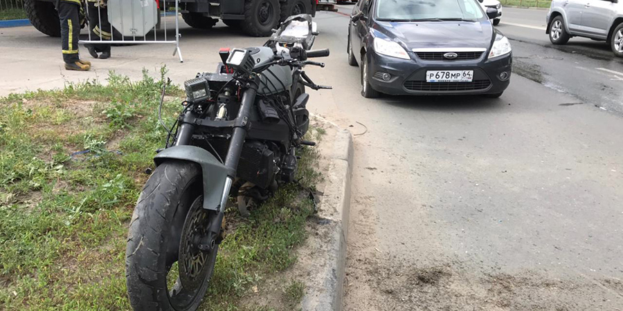 Мотоциклист попал в больницу после ДТП у моста на Шехурдина