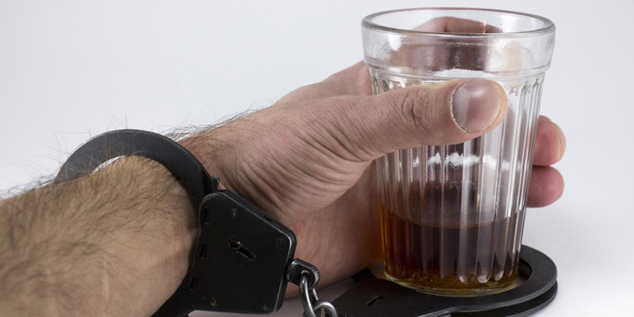 Пьяные саратовцы чаще всего воруют, угрожают убийством и ездят на авто