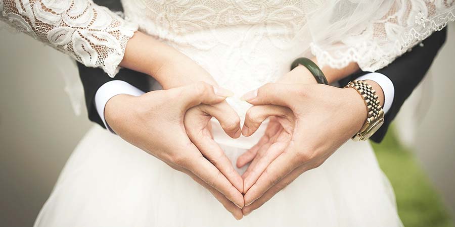 В пятницу 13-го в Саратовской области не побоялись пожениться 126 пар