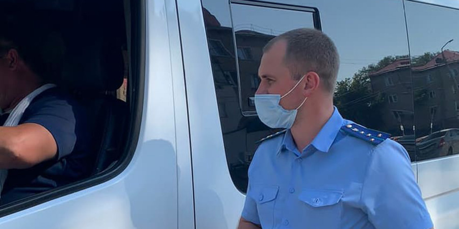Прокуратура снова обнаружила незаконно въезжающие в Ершов микроавтобусы