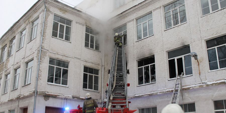 Пожар в школе Табакова. Площадь возгорания составила 60 кв.м.