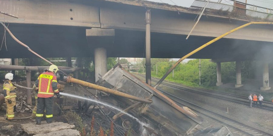 В Саратове ремонтируют мост после падения с него грузовика