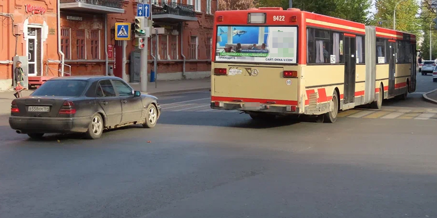 Пассажирку автобуса Саратов-Энгельс выгнали за попытку оплатить картой