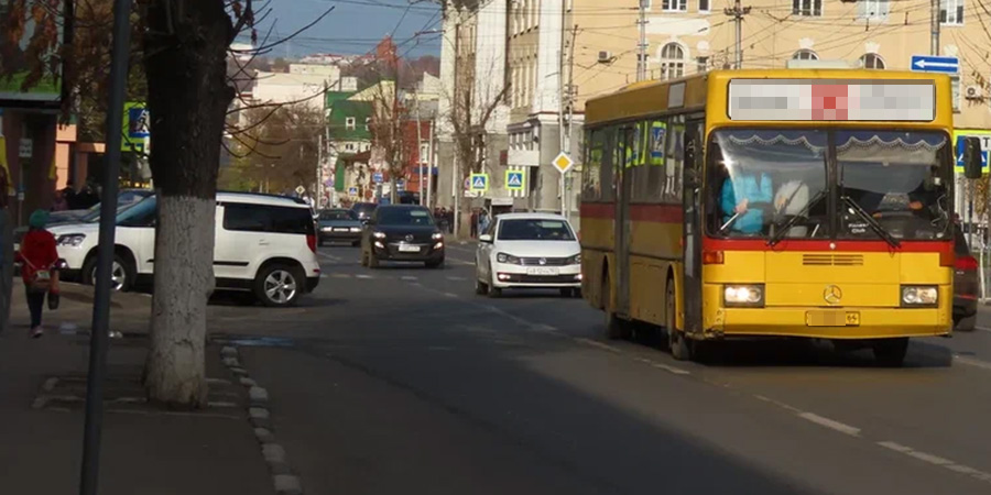 Пассажирку грубо выставили из автобуса Саратов-Энгельс. Начата проверка